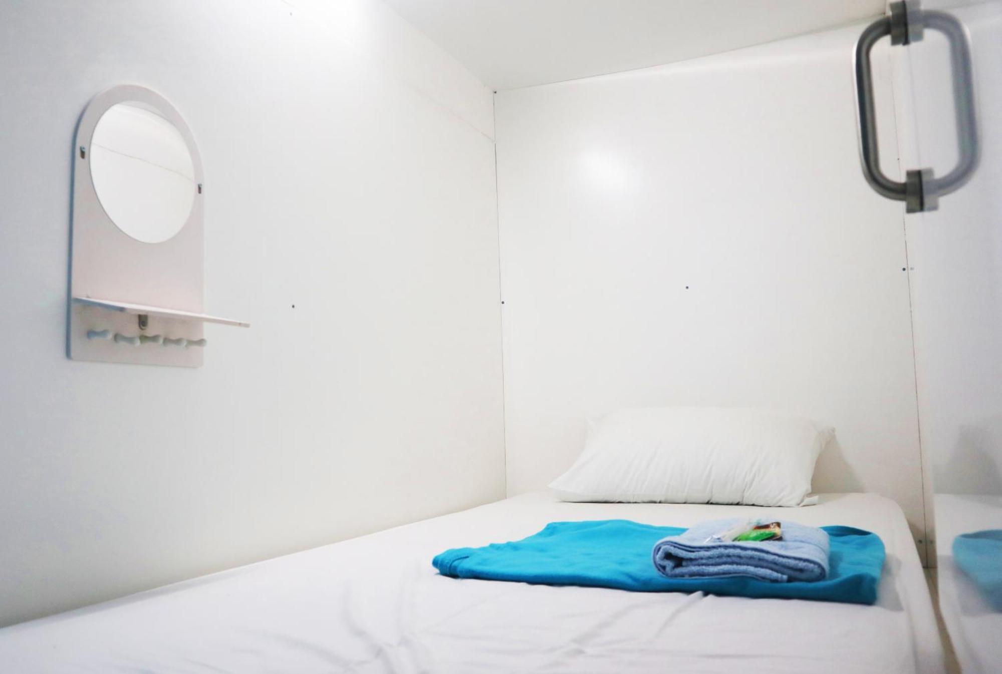 Tamu Capsule Hotel Kejayan Экстерьер фото